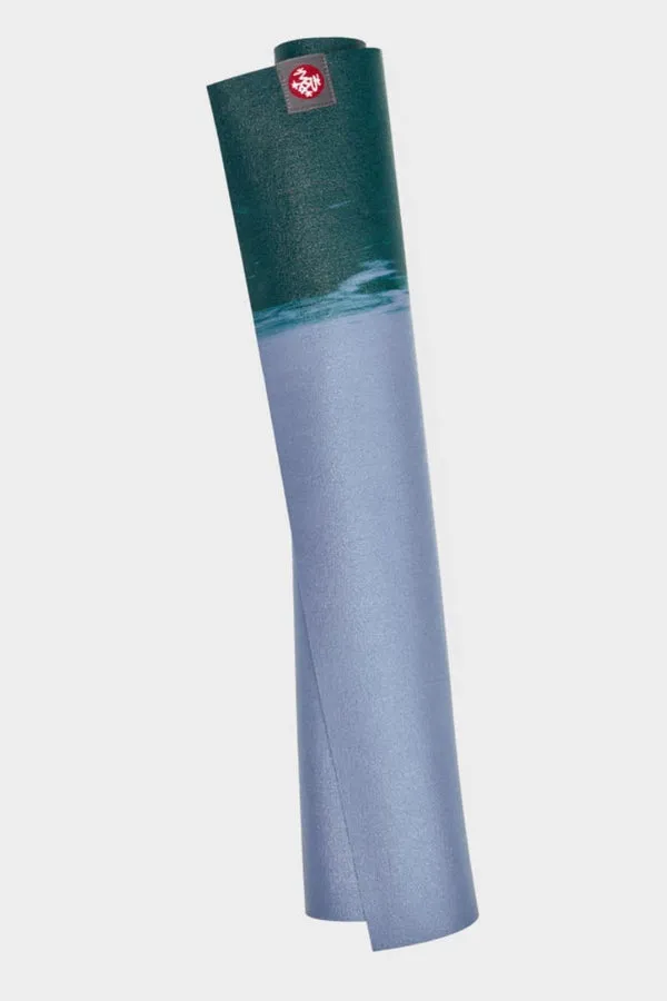 MANDUKA // eKO SUPERLITE TRAVEL YOGA MAT - 1kg - CEDAR