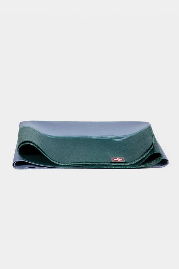 MANDUKA // eKO SUPERLITE TRAVEL YOGA MAT - 1kg - CEDAR